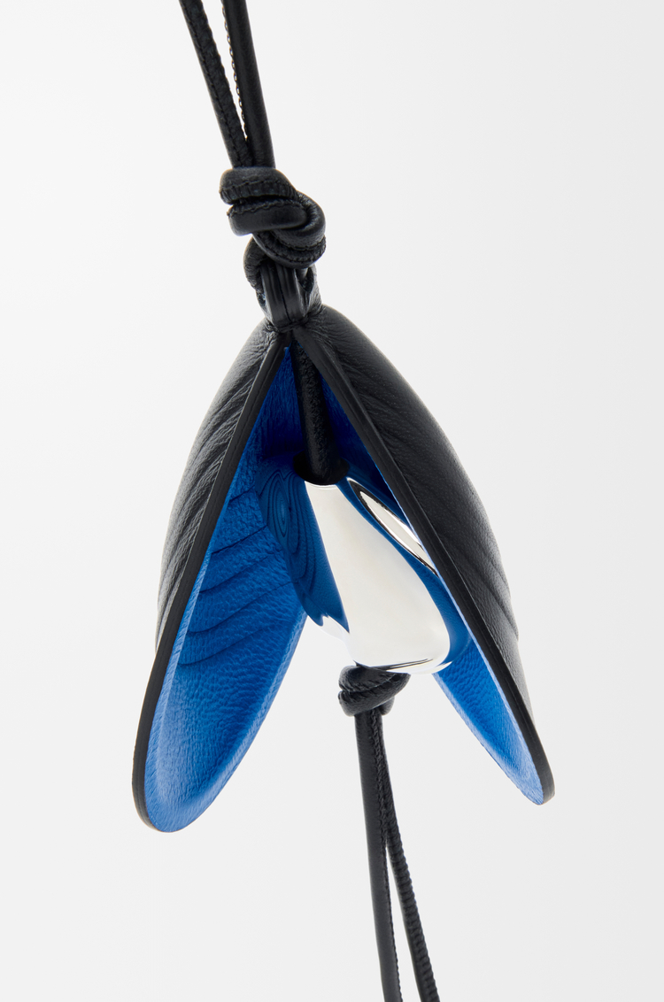 LOEWE Charm de concha en piel Negro