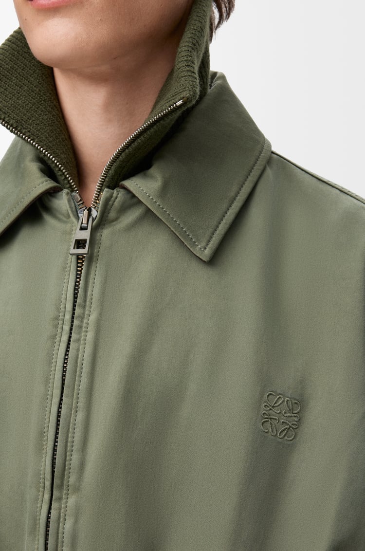 LOEWE Chaqueta con cinturón en algodón Verde Caqui