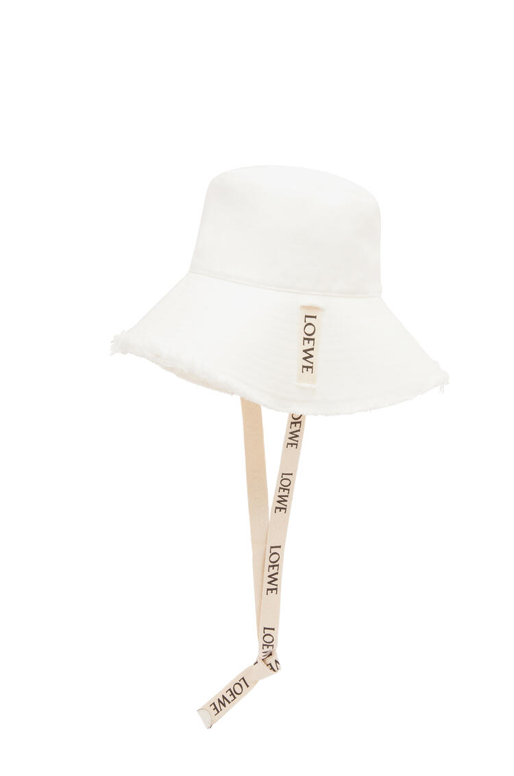 LOEWE Sombrero de pescador deshilachado en tejido denim y piel de ternera Blanco Suave pdp_rd