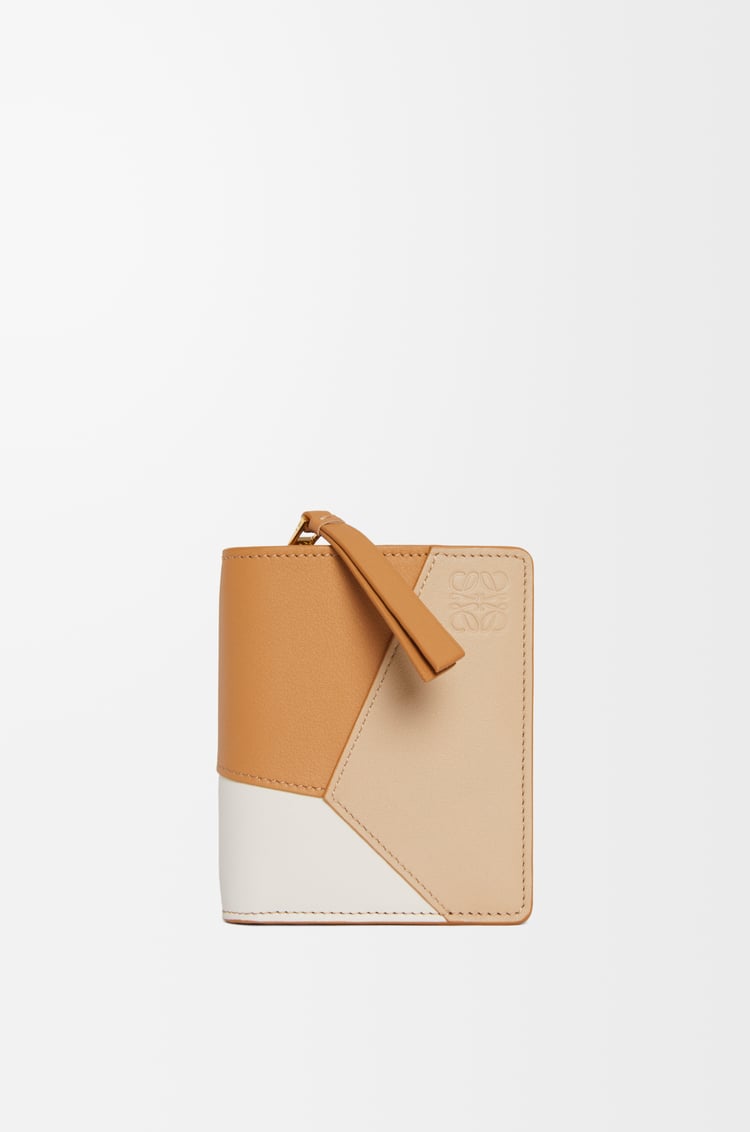 LOEWE Cartera compacta con cremallera Puzzle en piel de ternera Desierto Cálido/Papercraft