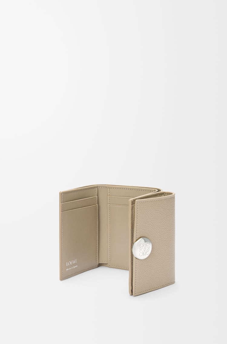 LOEWE Pebble trifold wallet in pebble grain calfskin Clay