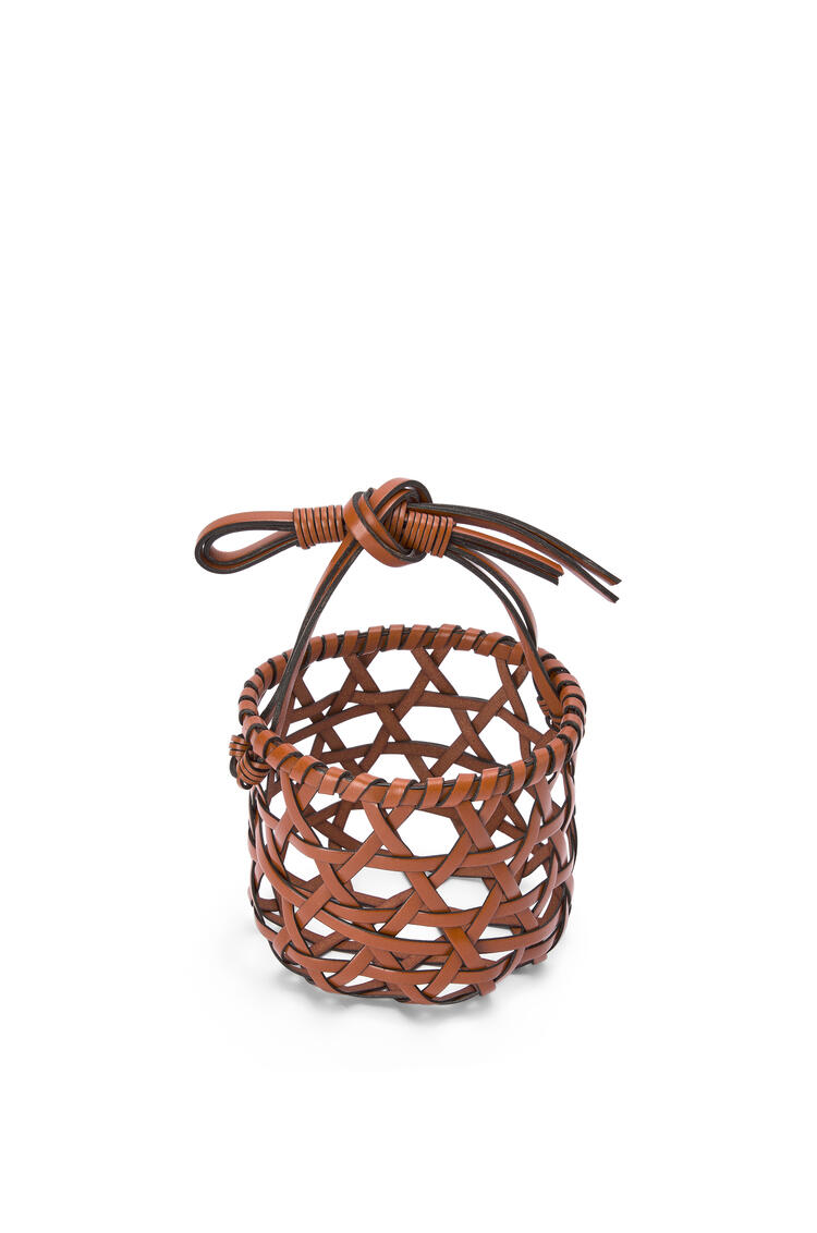 LOEWE Knot vase in calfskin and bamboo Tan pdp_rd
