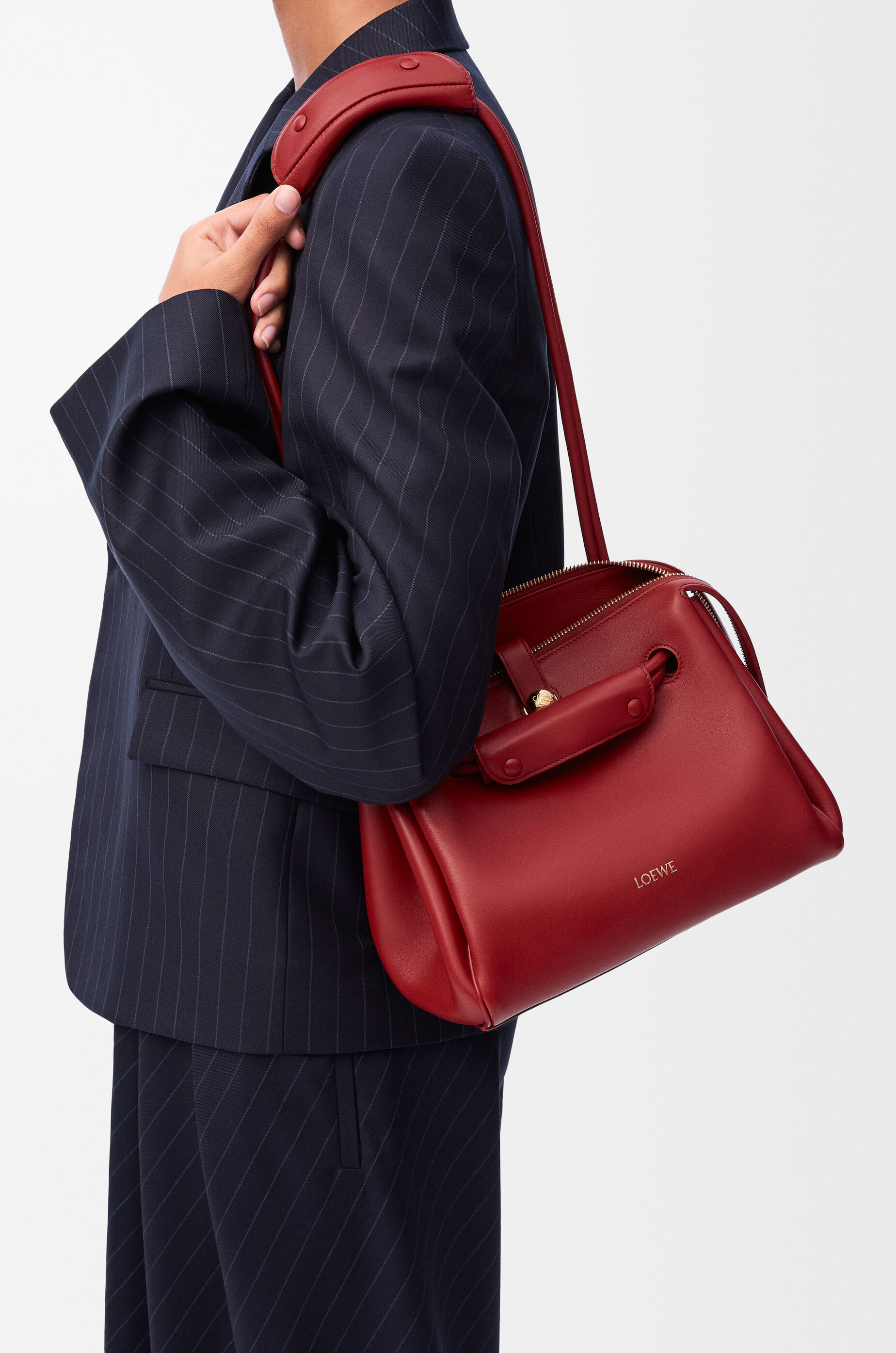 スピード配送◆送込【LOEWE】スモール*マドリードバッグ Small Madrid bag in supple grained calfskin White - LOEWE