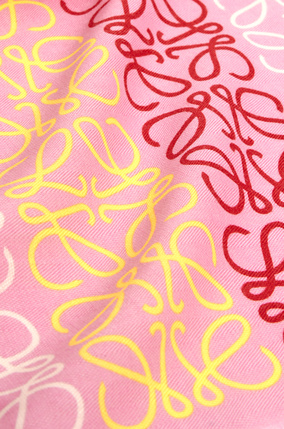 LOEWE Bufanda en lana y cashmere con estampado de anagramas Rosa Tulipan/Multicolor plp_rd