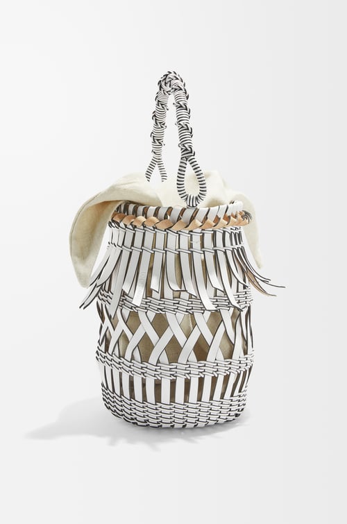 LOEWE Bolso Bucket Fringes en piel de ternera Blanco