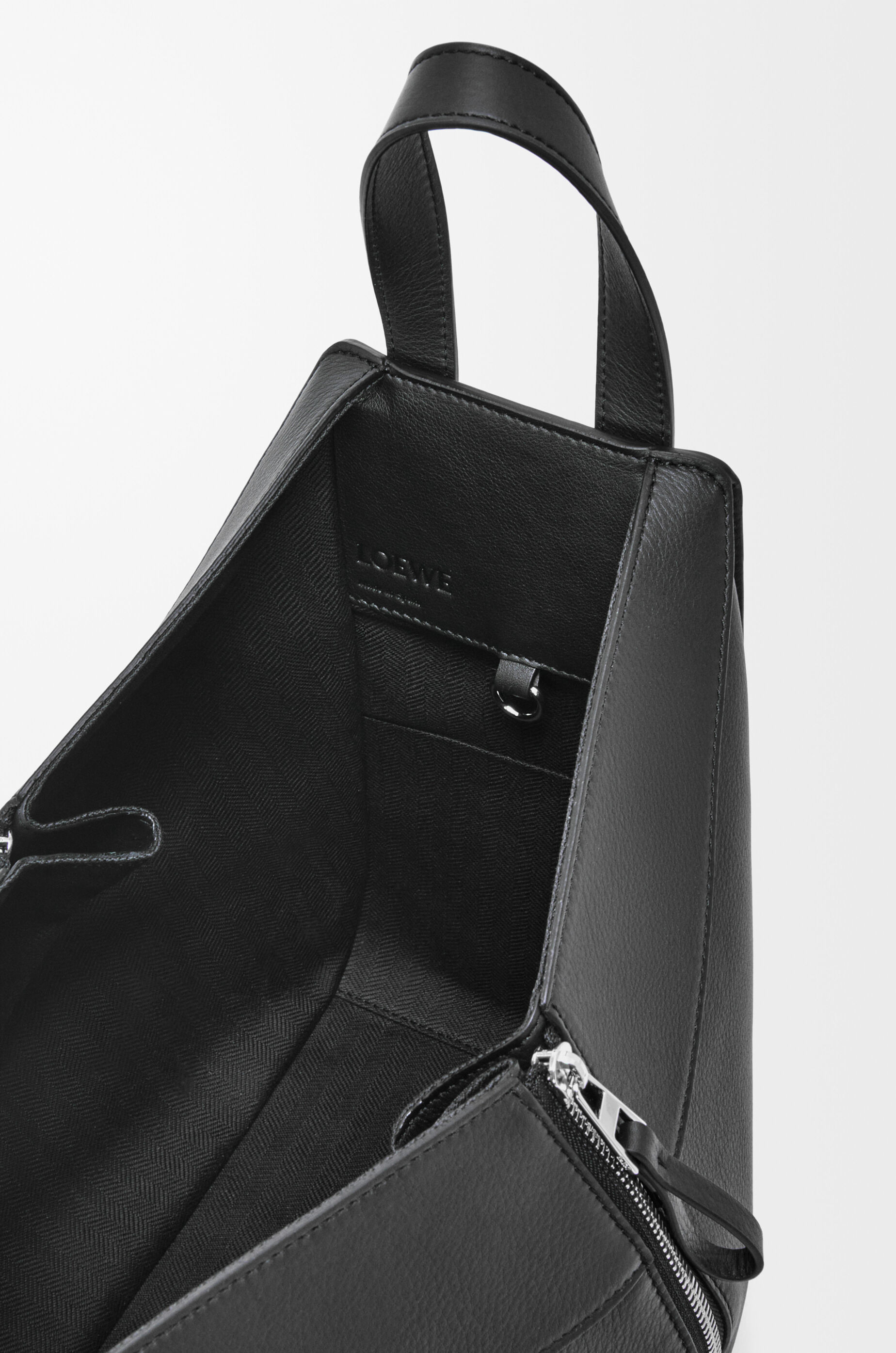 LOEWE Small Hammock bag in classic calfskin Black
