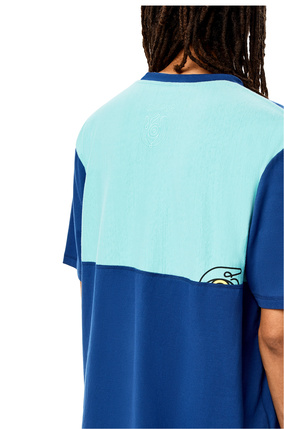 LOEWE Camiseta de algodón suprarreciclado con logotipo Azul Laguna/Multicolor plp_rd