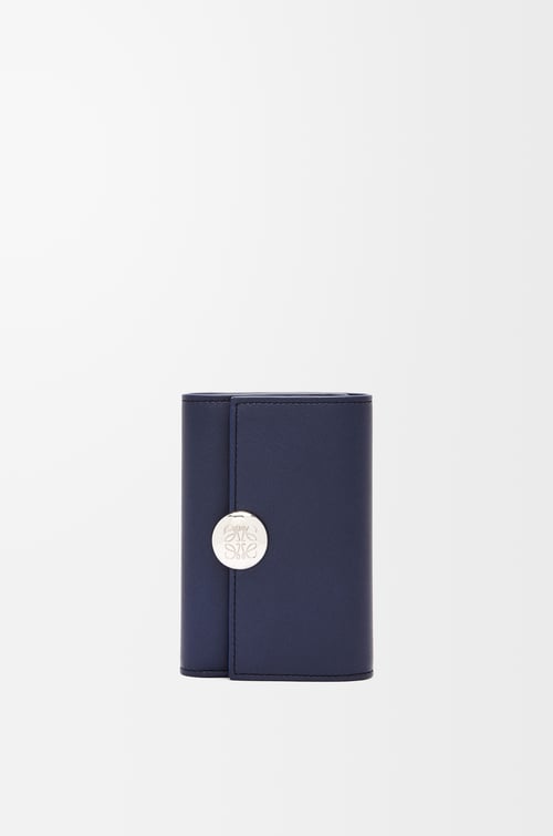 LOEWE Cartera vertical pequeña Pebble en piel napa de ternera Azul Abismo