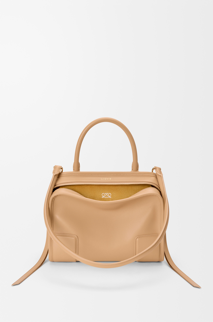 LOEWE 小号柔软牛皮革 Amazona 180 手袋 丝绸米色/芥末色
