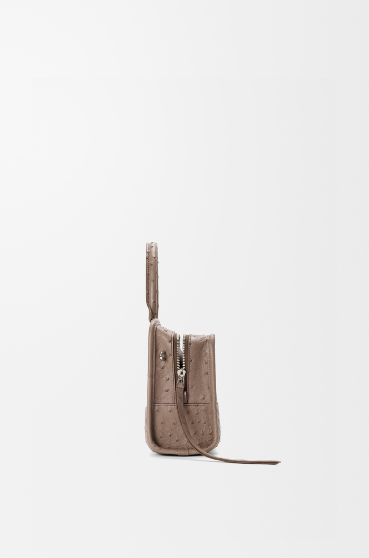 LOEWE Petit sac Amazona 180 en cuir d'autruche Taupe Foncé