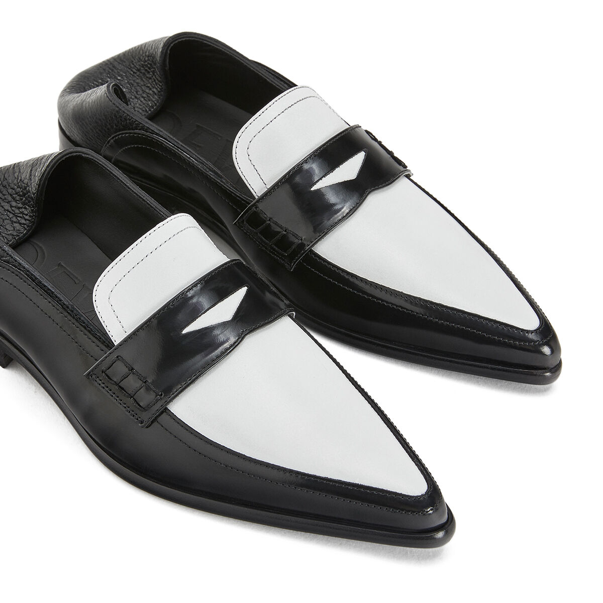 Pointy Slip On Loafer Black/White LOEWE