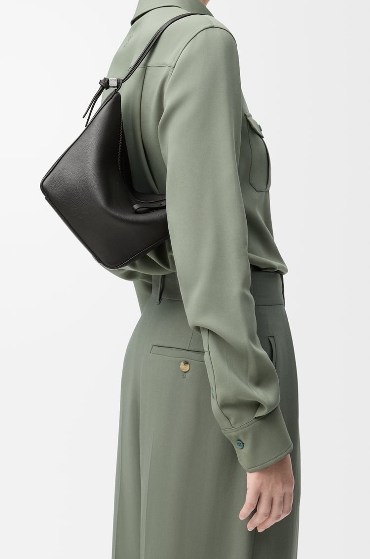 LOEWE Mini Hammock hobo in classic calfskin Black