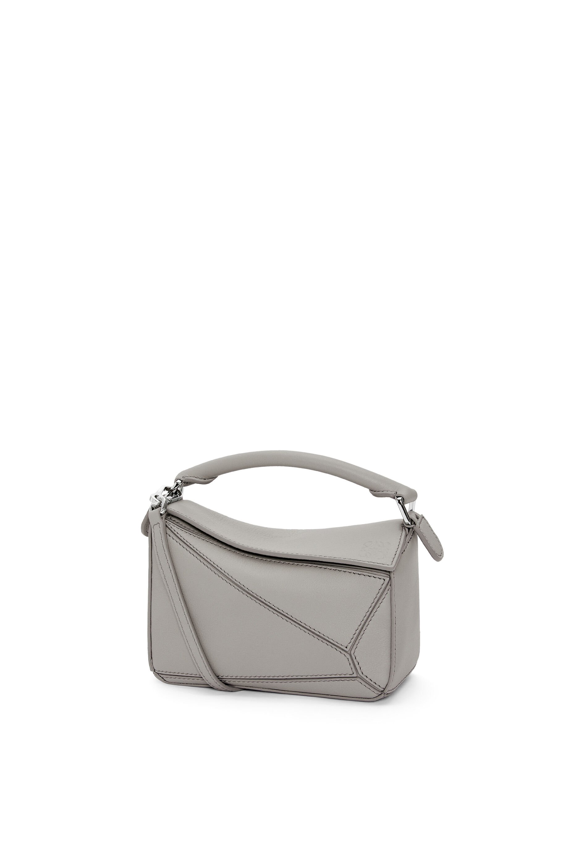 パズルバッグ スモール (クラシックカーフ) パールグレー - LOEWE