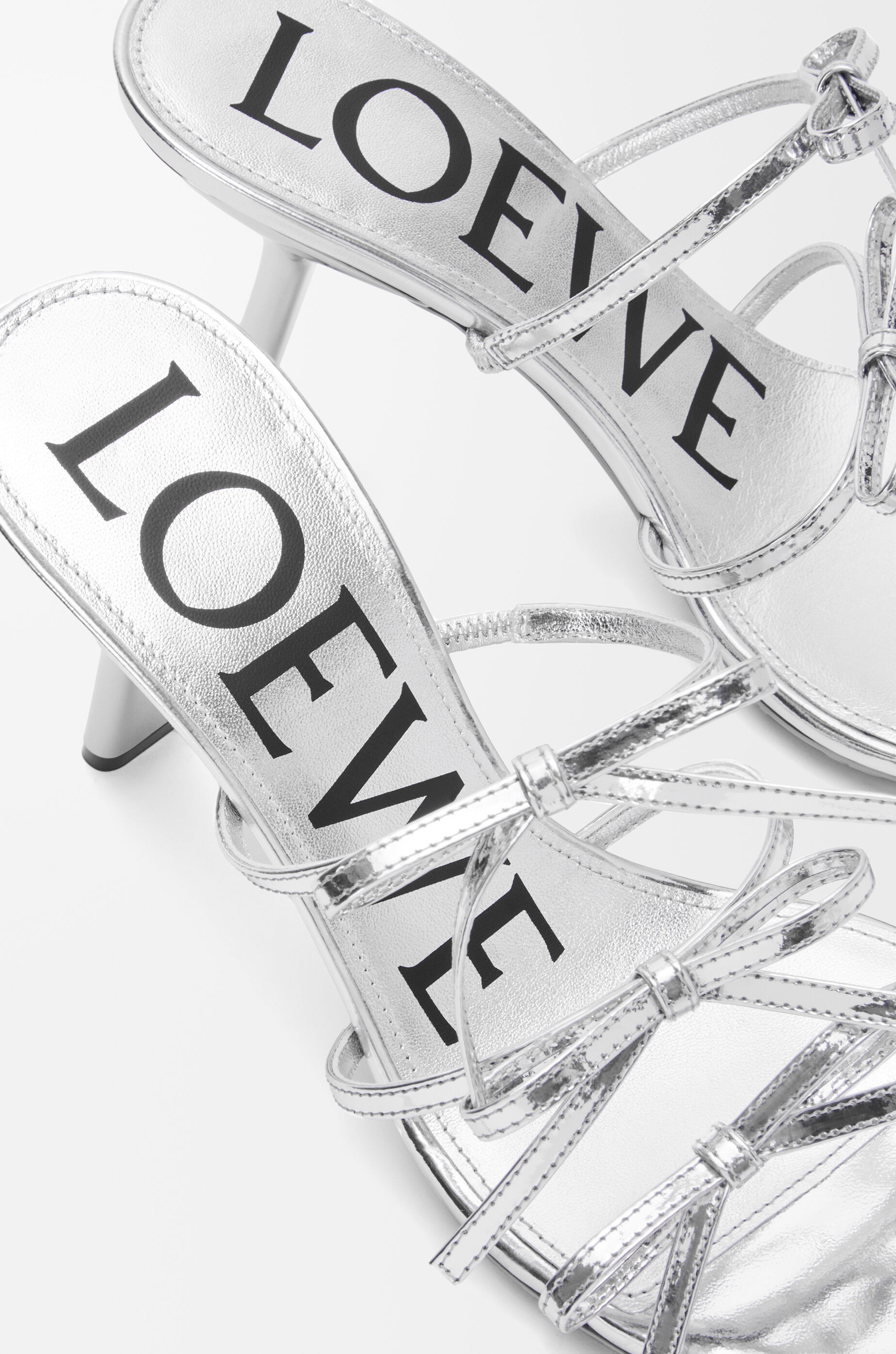 【LOEWE】ペタル メタリック サンダル ペタル サンダル(メタリックカーフ) シルバー - LOEWE