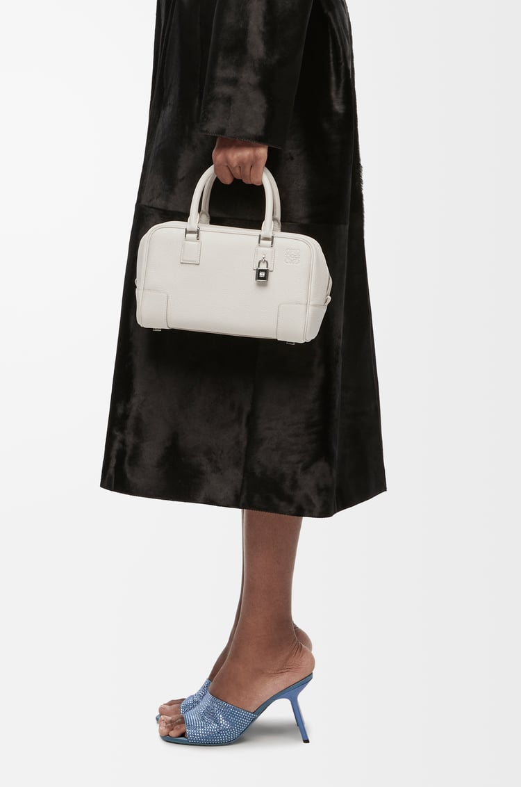 LOEWE アマソナ23 バッグ（ソフトグレインカーフ） ソフトホワイト