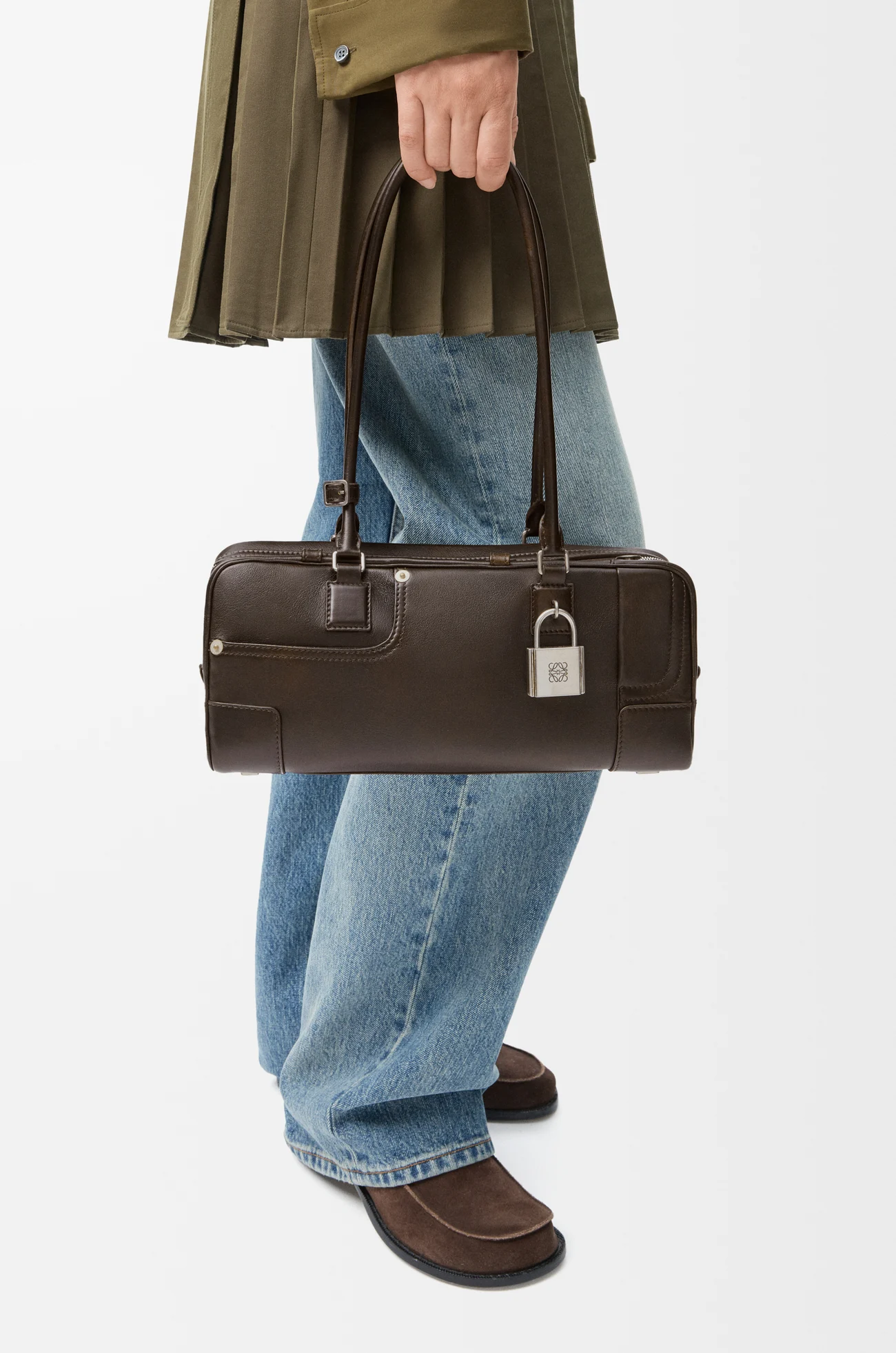 LOEWE Panta Amazona 31 cropped bag in shiny calfskin Vintage Brown