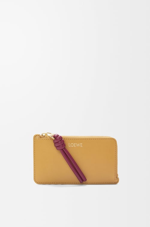 LOEWE ノット コインカードホルダー（シャイニーナパカーフ） サハラ/クリムゾン plp_rd