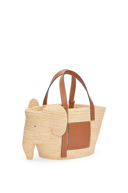 LOEWE Elephant basket bag in raffia and calfskin 自然色/棕褐色 plp_rd