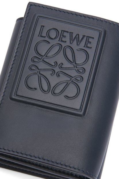 LOEWE Trifold wallet in satin calfskin 深海軍藍 plp_rd