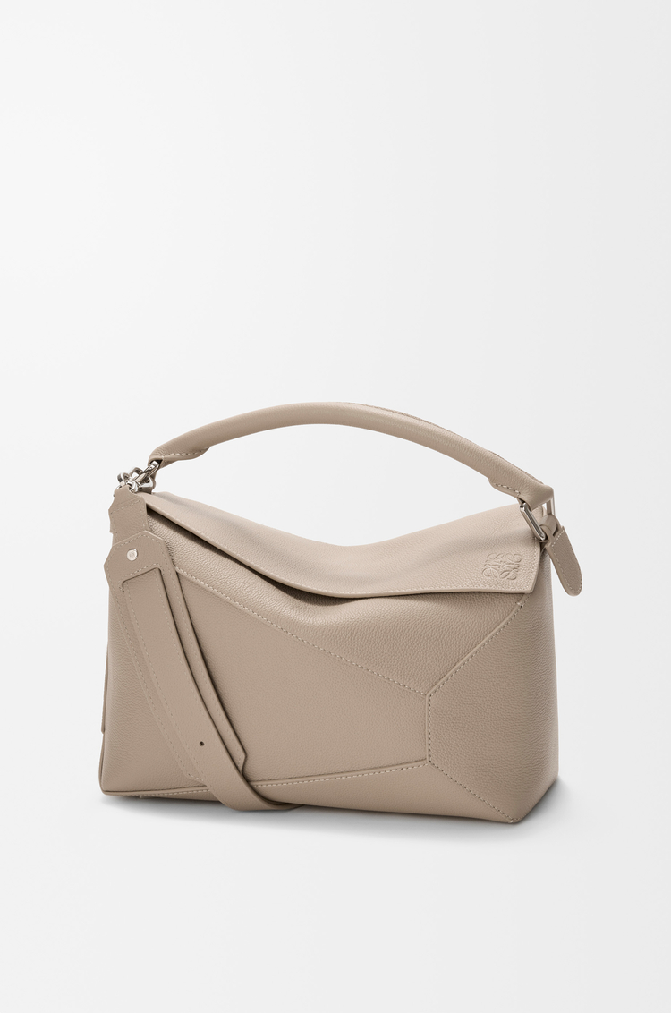 LOEWE Bolso Puzzle Edge mediano en piel de ternera graneada Arcilla