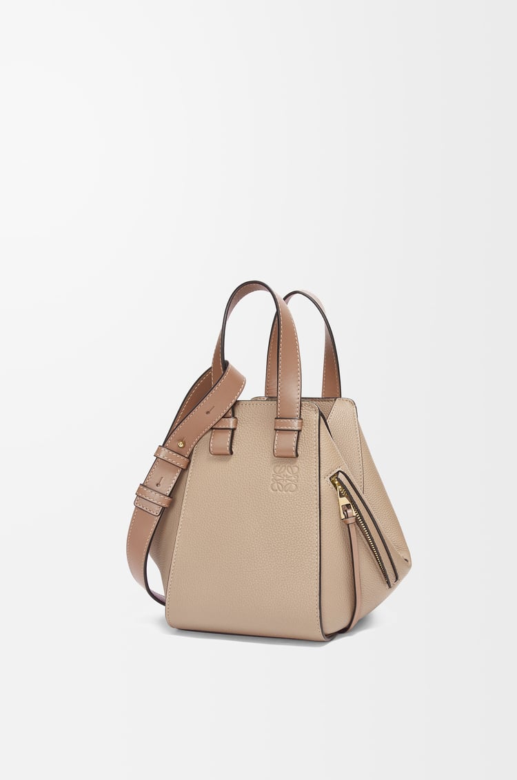 LOEWE ハンモックバッグ コンパクト（ソフトグレインカーフ） サンド