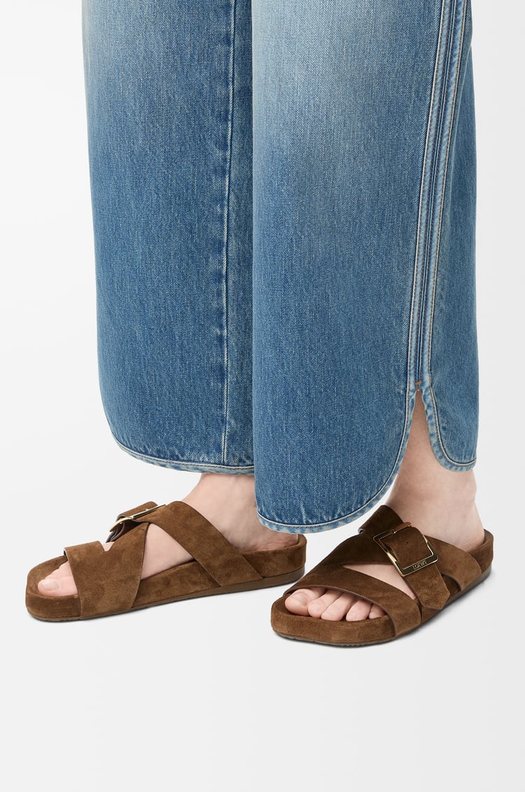 LOEWE Ease Buckle 麂皮涼鞋 棕色