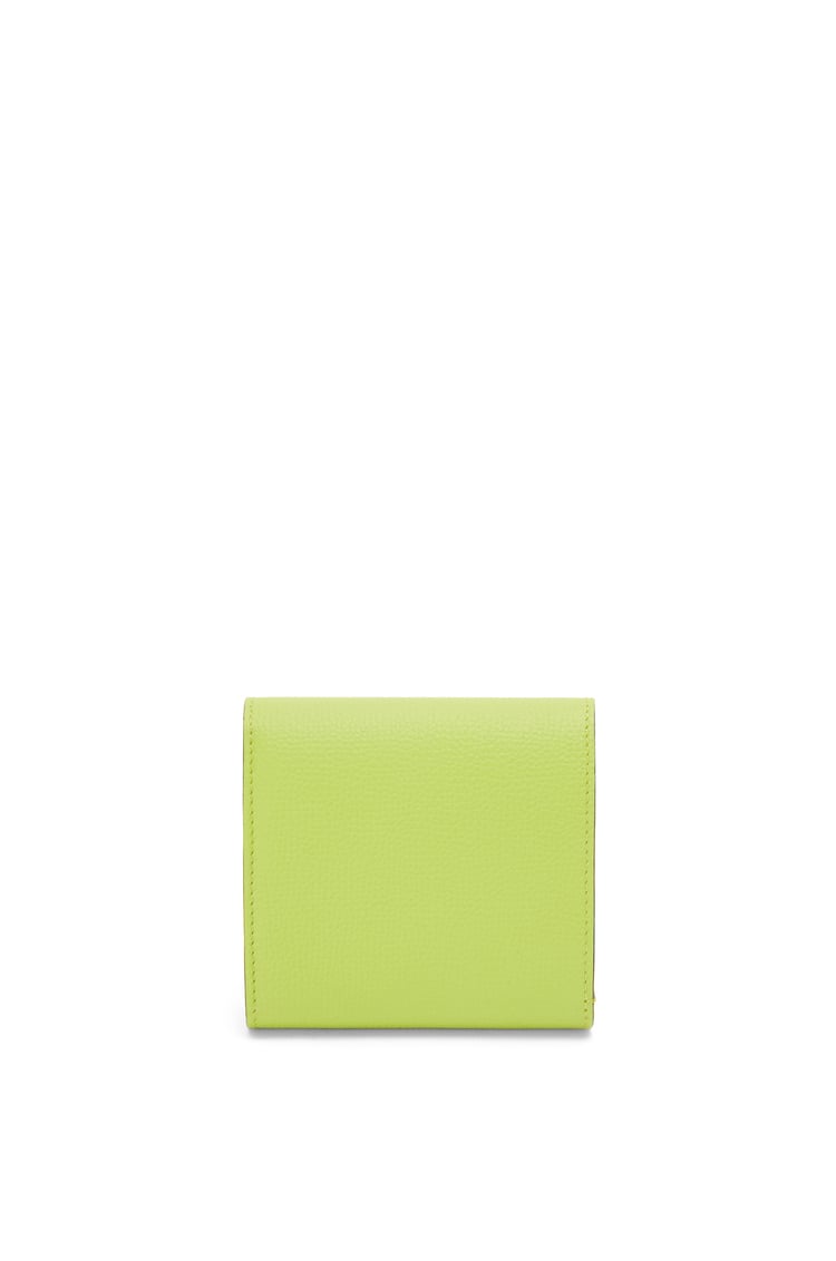 LOEWE アナグラム コンパクト フラップウォレット（ペブルグレインカーフ） グリーンビーン