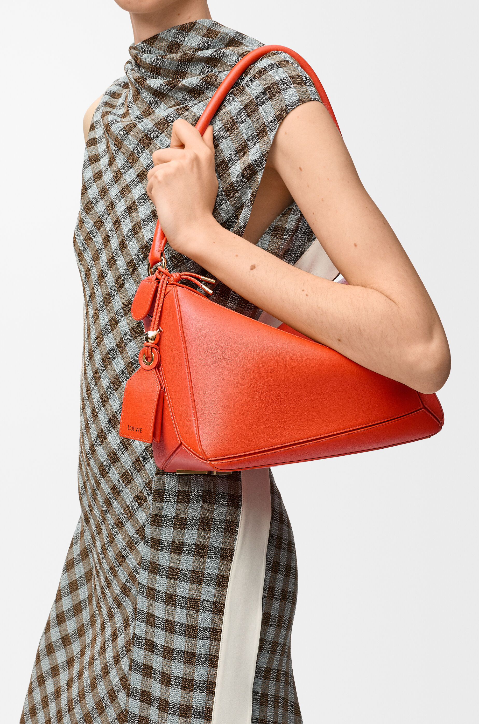 Medium Featherlight Puzzle bag in nappa lambskin Orange - LOEWE