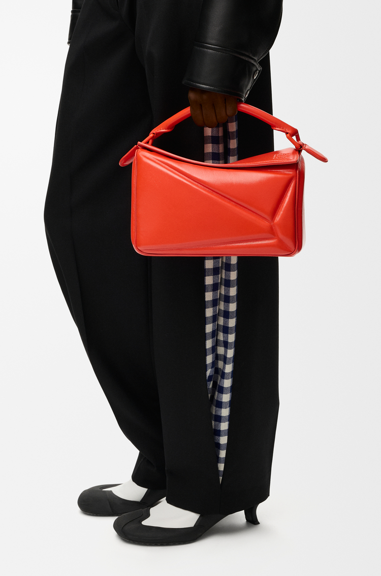 LOEWE 스몰 퍼즐 블로운 백 - 글로시 램스킨 비비드 오렌지
