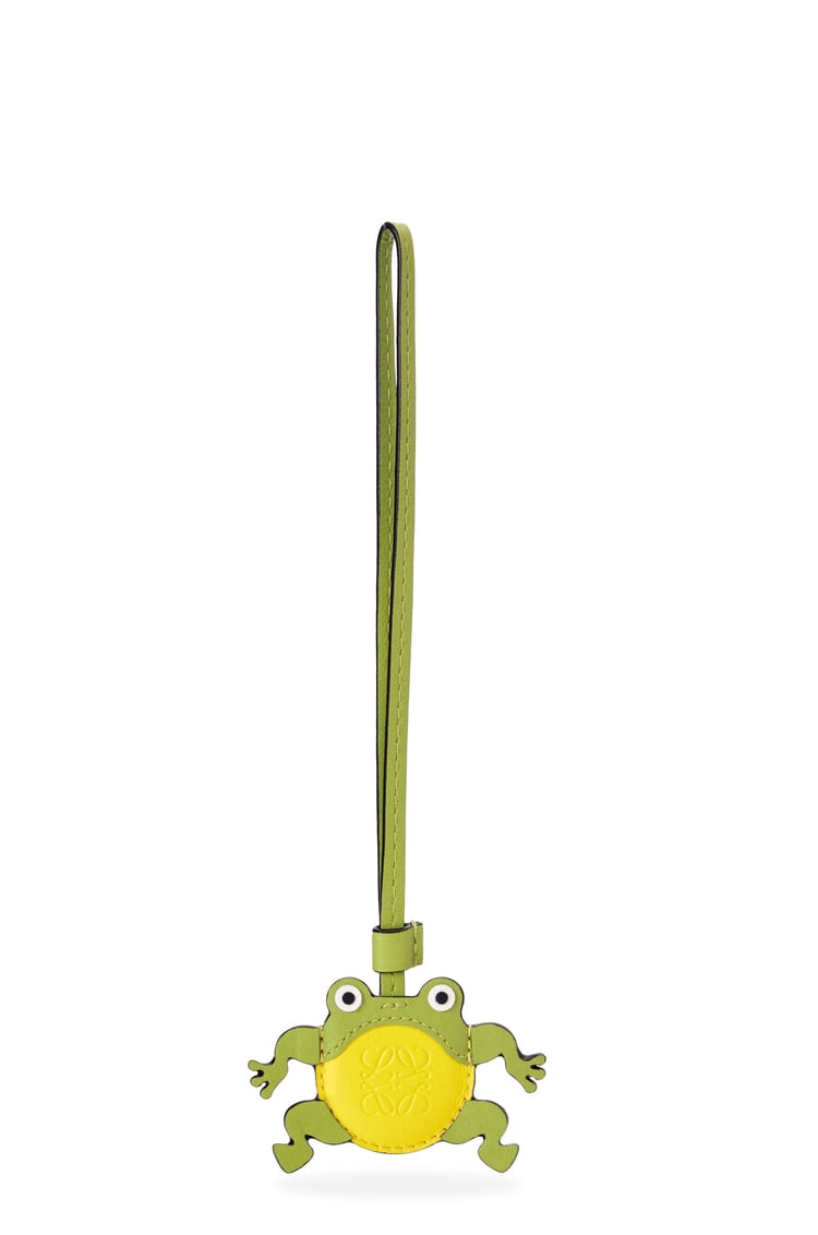 LOEWE Frog Airtag case in classic calfskin and brass Green/Yellow