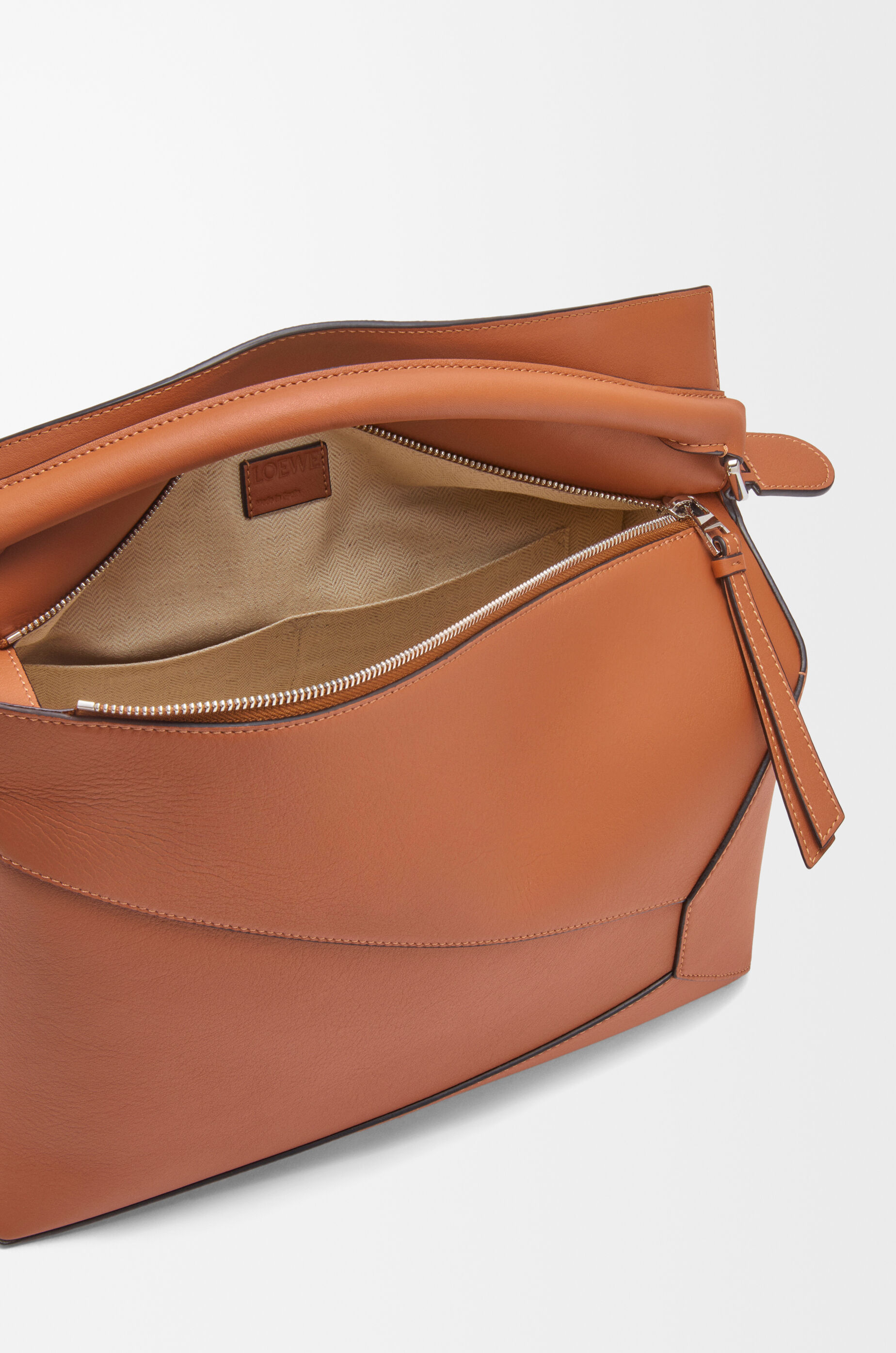 パズルエッジ バッグ ラージ（クラシックカーフ） ブラウン - LOEWE