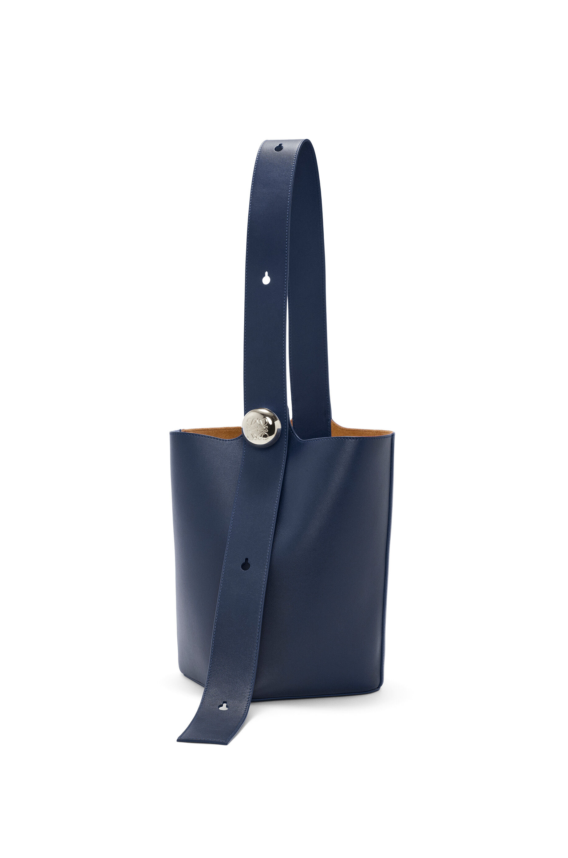 Medium bucket clearance