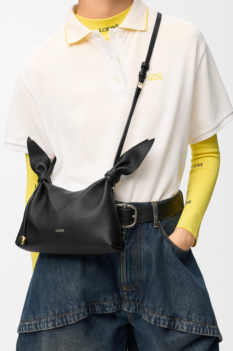 LOEWE Bolso Scarf mini en piel de ternera lisa Negro