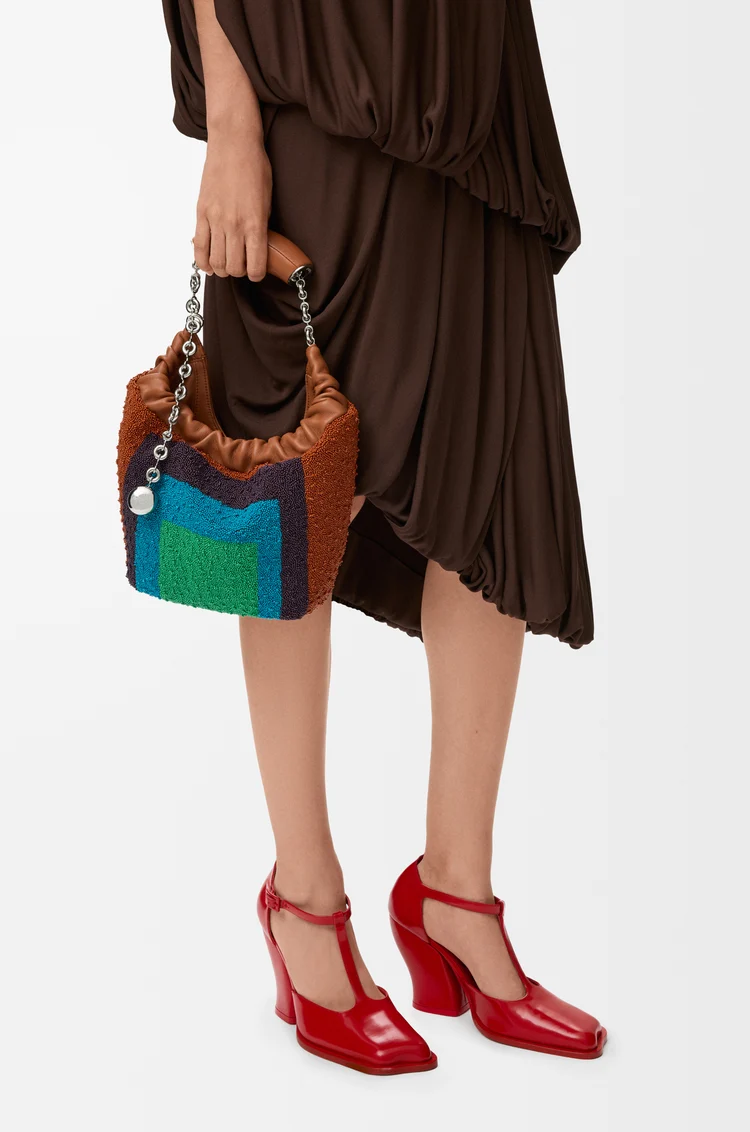 LOEWE Mini Squeeze bag in beaded leather Caramel/Bright Green