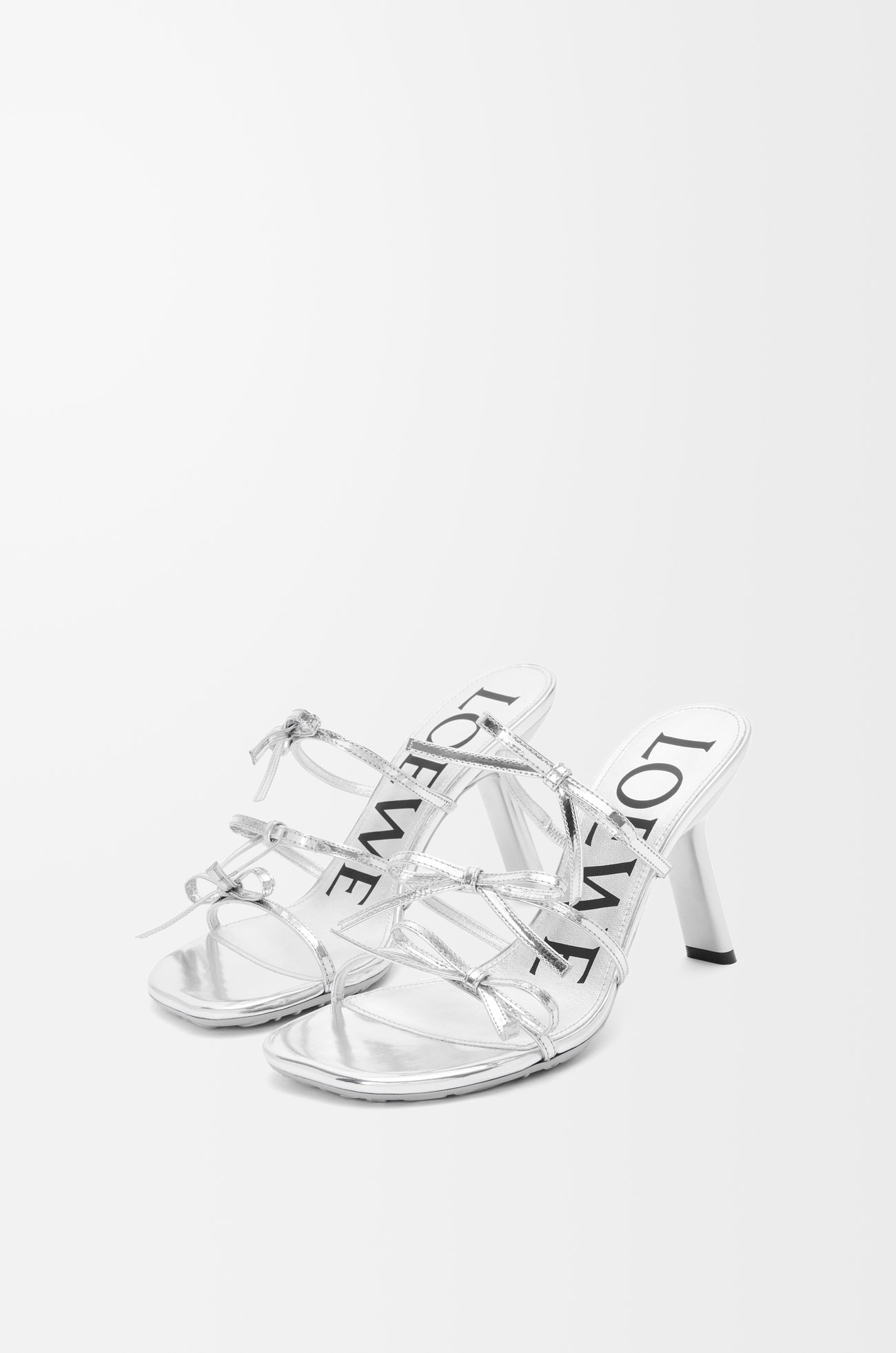 LOEWE ペタル サンダル（メタリックカーフ） シルバー