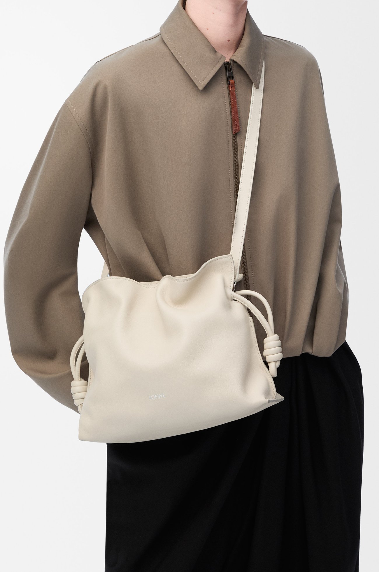 LOEWE 中号纳帕牛皮革 Flamenco 手拿包 海盐白