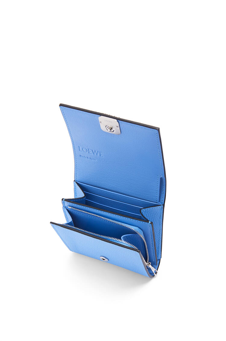 LOEWE Anagram compact flap wallet in pebble grain calfskin Celestine Blue pdp_rd