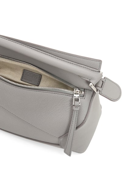 LOEWE Small Puzzle bag in soft grained calfskin 珍珠灰 plp_rd