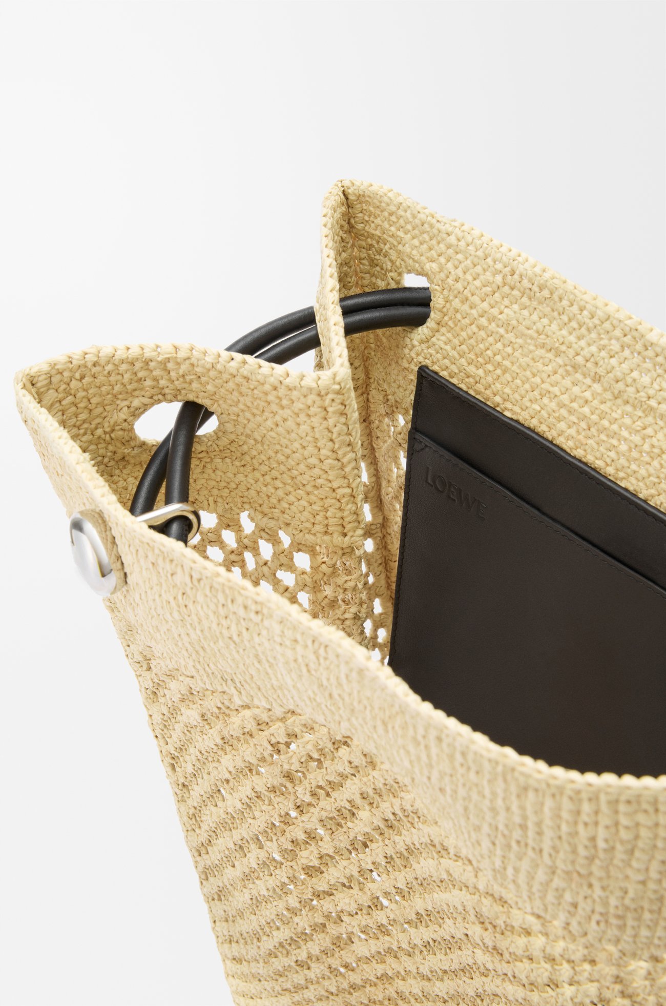LOEWE Pebble hobo in raffia Natural