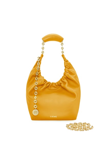 LOEWE Kleine Squeeze Tasche aus Nappa-Lammleder Sonnenblume plp_rd