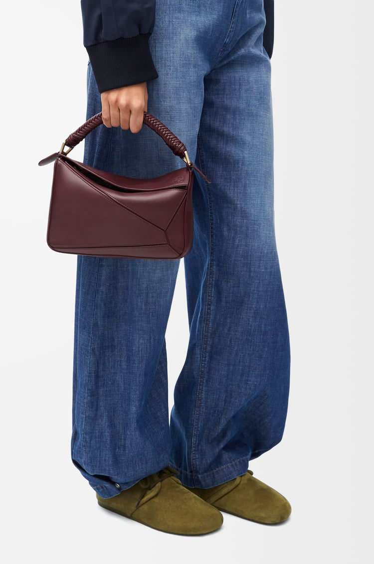 LOEWE Bolso Puzzle pequeño en piel de ternera Burdeos Oscuro