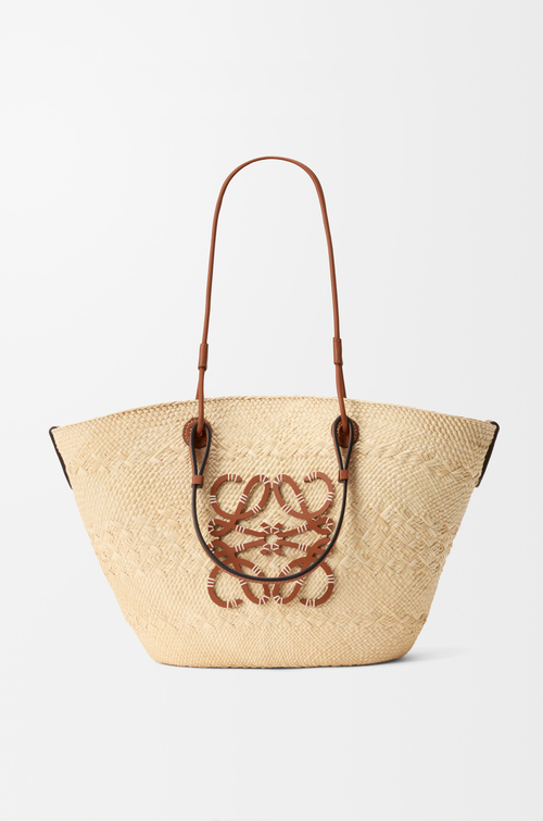 LOEWE Medium Anagram Basket bag in iraca palm and calfskin Natural/Tan
