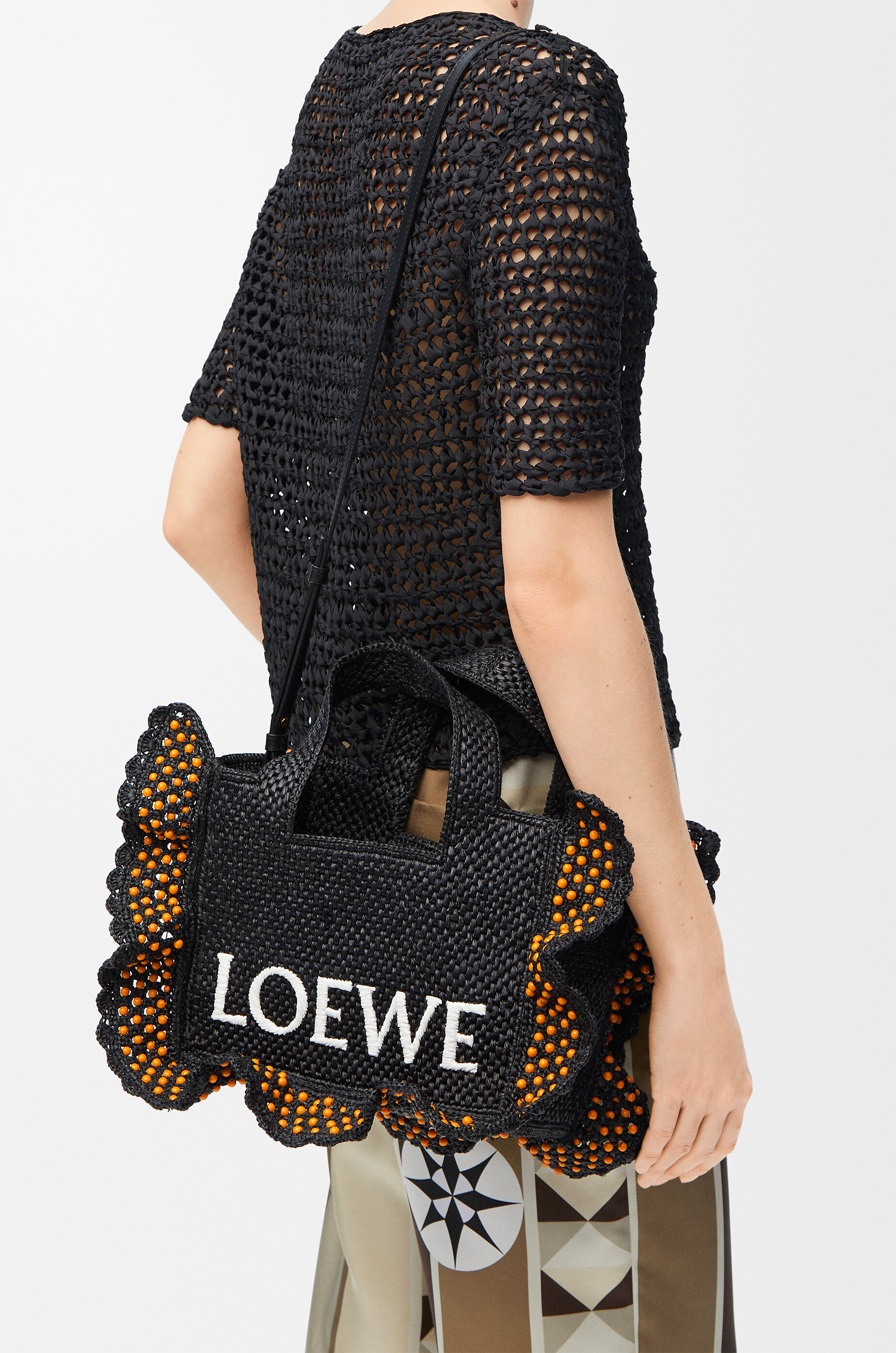 【特別送料無料！】 ロエベフォント LOEWE - ブラック スモール（ラフィア） トート バッグ