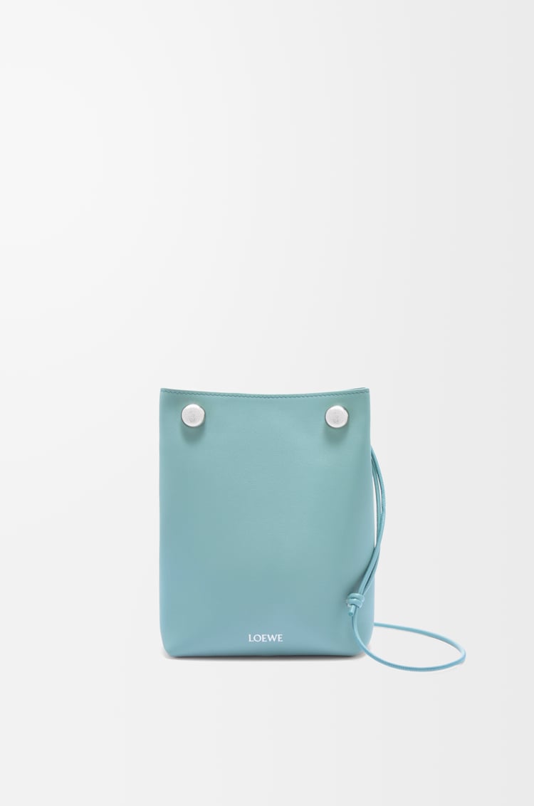 LOEWE 光滑小牛皮 Pebble 手拿包 水色