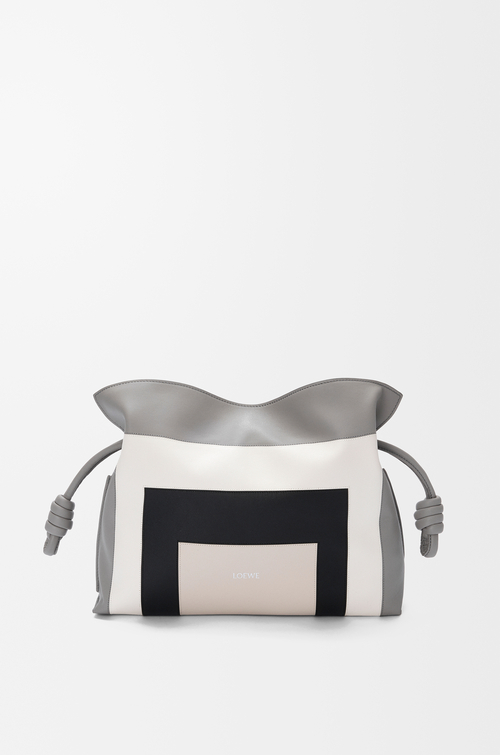 LOEWE Mittelgroße Flamenco Clutch aus Nappa-Kalbsleder Grau/Light Ghost