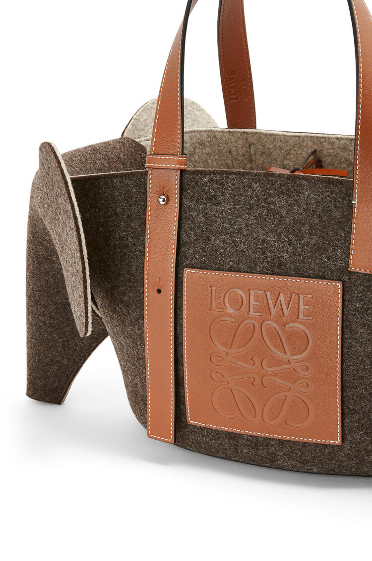LOEWE Elephant Basket bag in felt and calfskin Brown/Beige pdp_rd