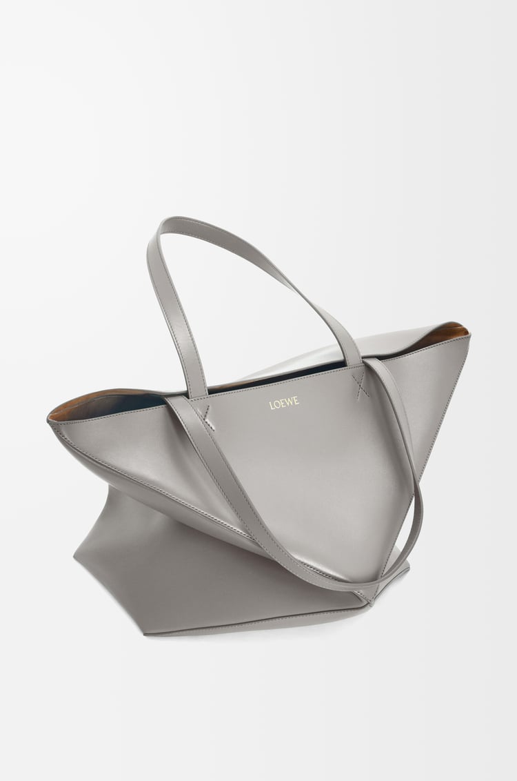 LOEWE Bolso Puzzle Fold tote XL en piel de ternera Gris Perla