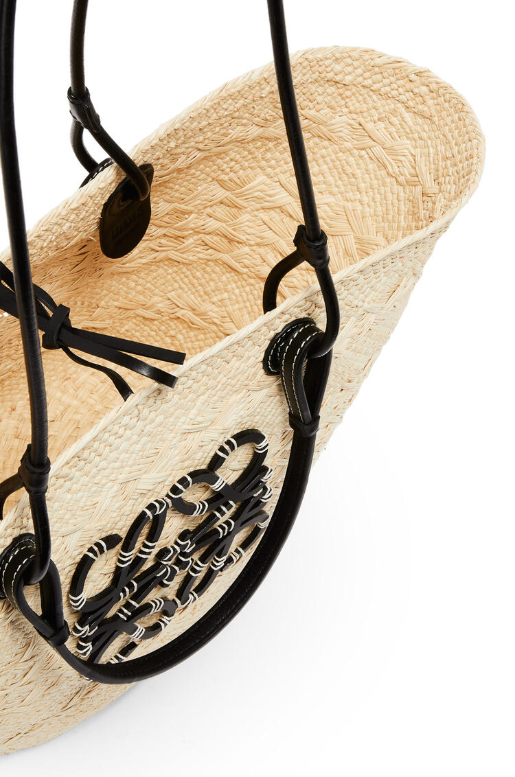 LOEWE Bolso Anagram Basket en palma de iraca y piel de ternera Natural/Negro pdp_rd