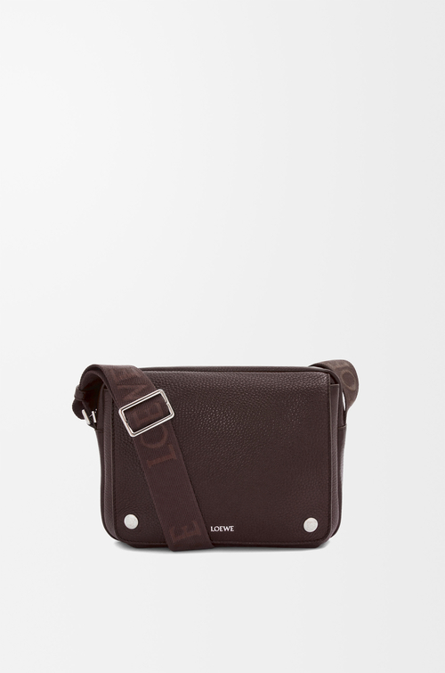 LOEWE 中号柔软粒面牛皮革 Pebble 邮差包 牛血色