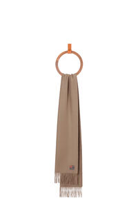 LOEWE Bufanda en cashmere con anagrama Camel